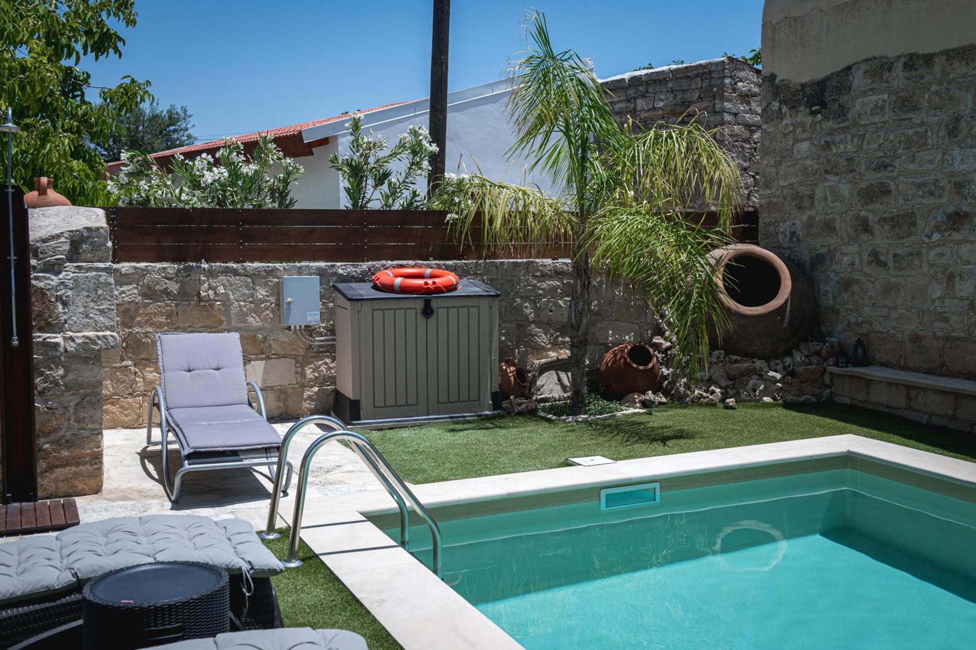 Hubstay - To Palati With Private Pool Villa