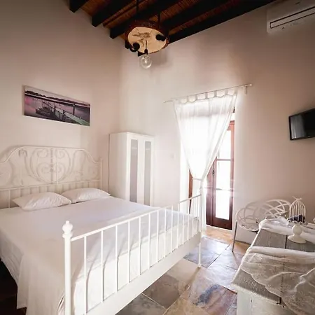 Hubstay - To Palati Villa With Private Pool Anogyra Exterior photo