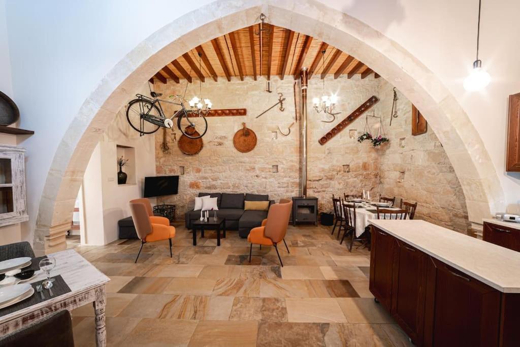 Hubstay - To Palati With Private Pool Anoyira