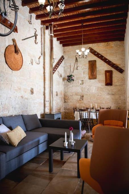 Villa Hubstay - To Palati With Private Pool