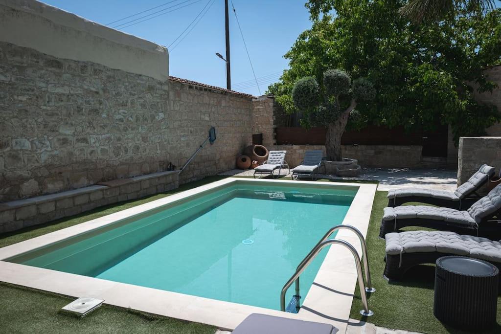 Hubstay - To Palati With Private Pool Villa