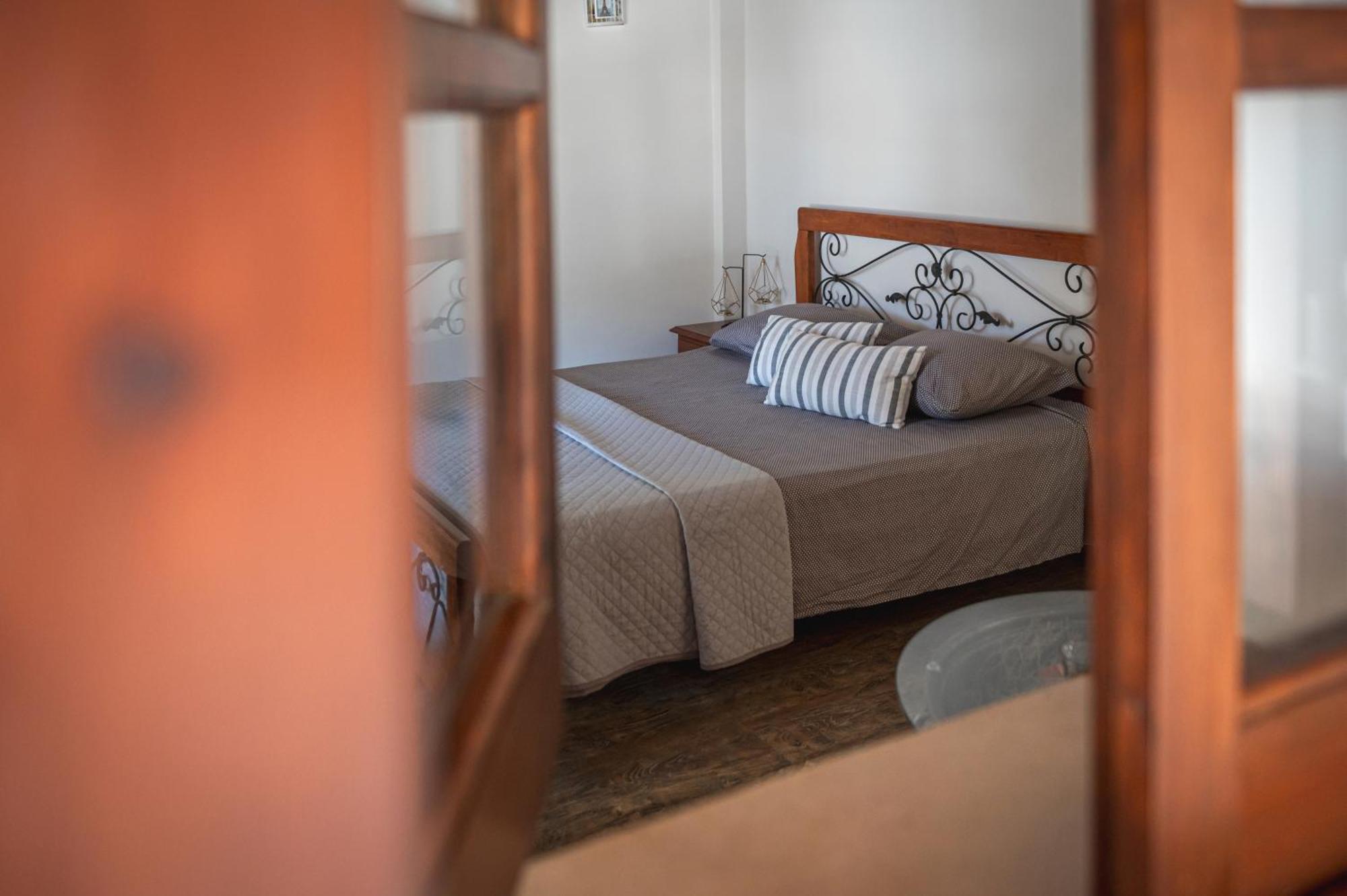 Villa Hubstay - To Palati With Private Pool Anoyira