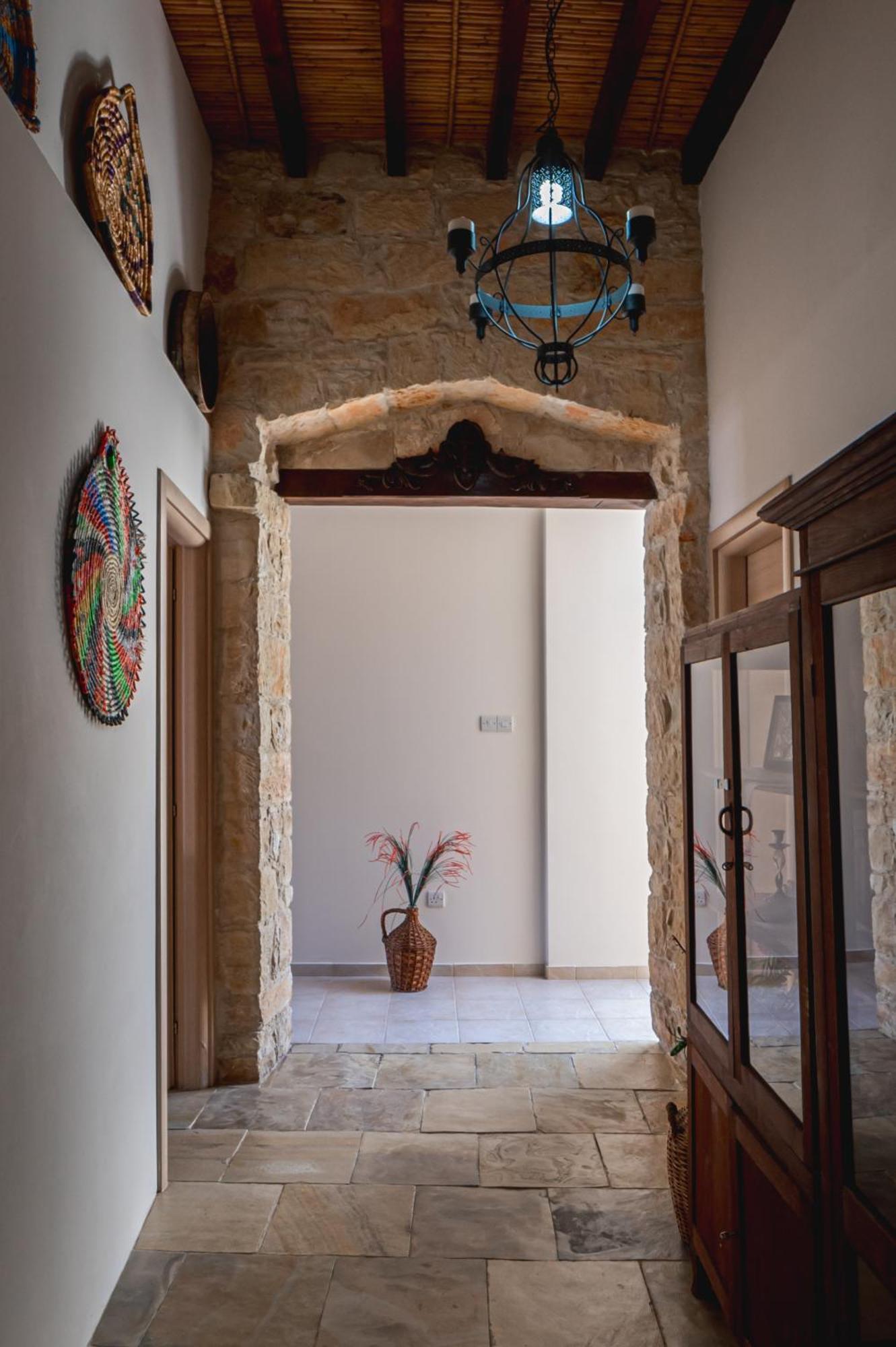 Hubstay - To Palati With Private Pool Anoyira