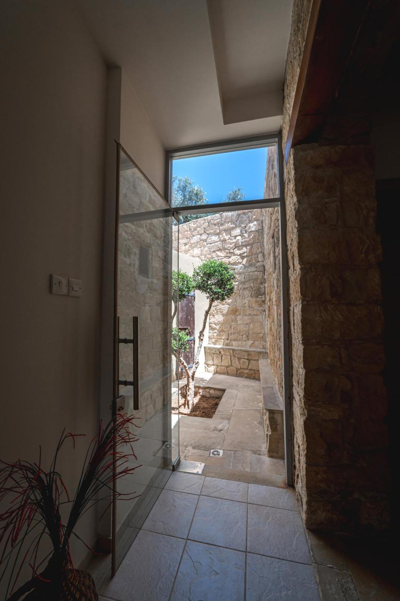 Villa Hubstay - To Palati With Private Pool