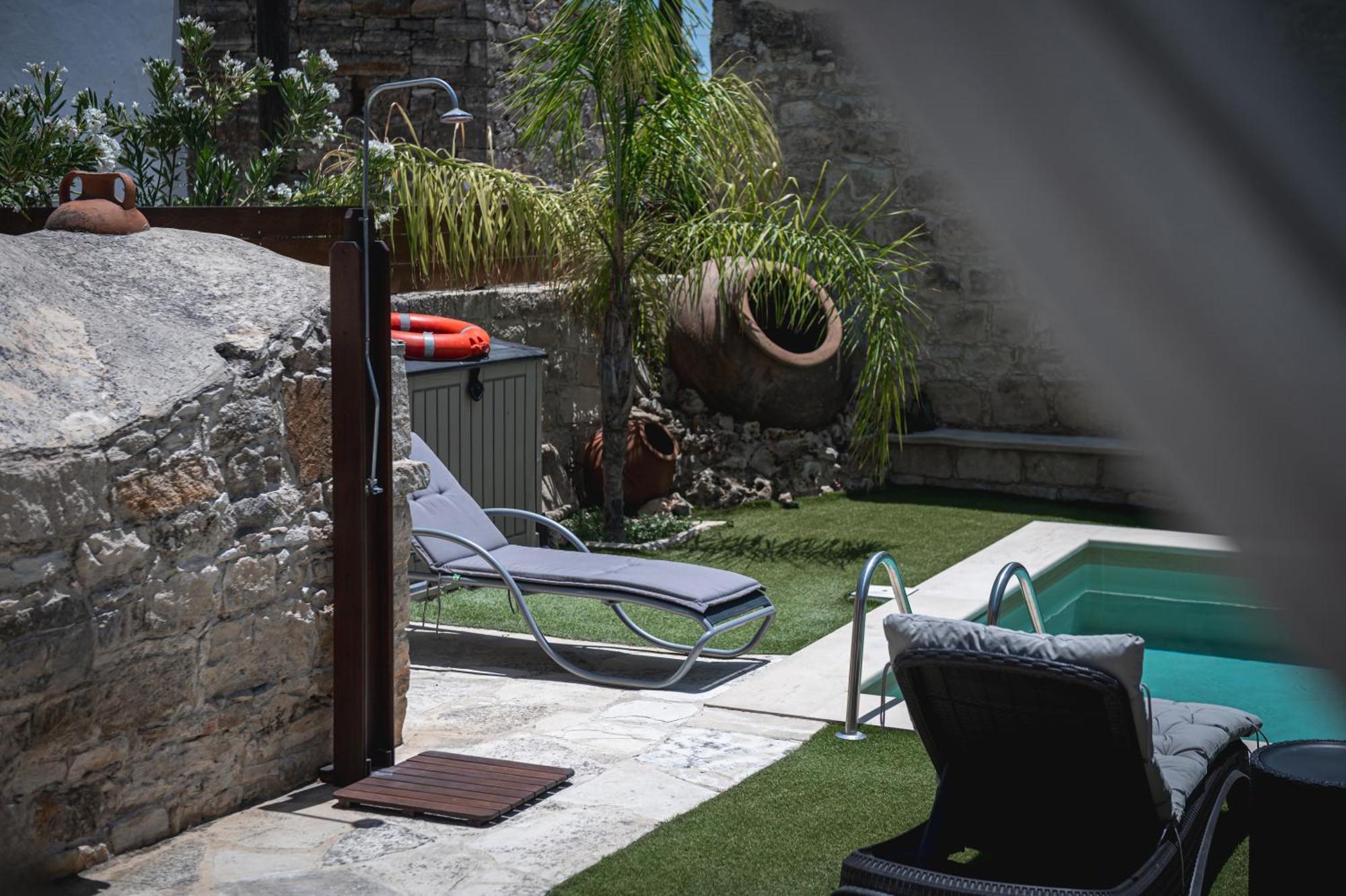 Hubstay - To Palati With Private Pool Anoyira